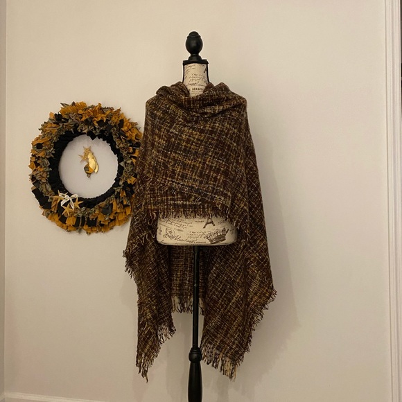 Oversized wool cape/wrap perfect for fall/winter - Picture 2 of 16